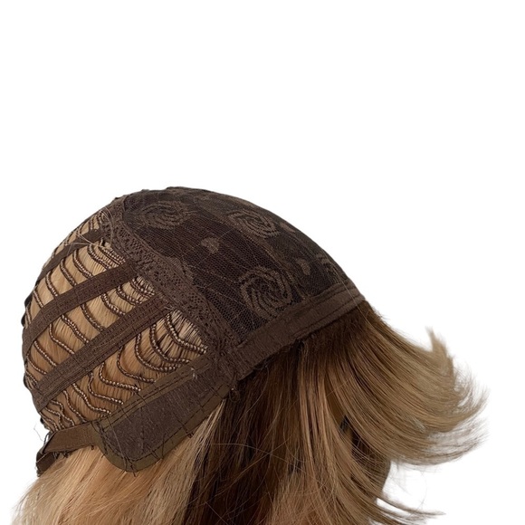 24 “dark roots  blonde balayage wig - Picture 9 of 16